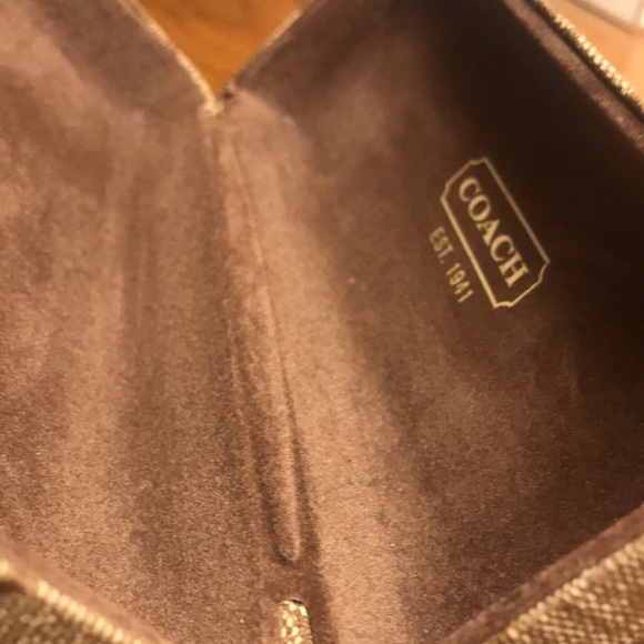 Coach Sunglasses Signature C Leopard Burgundy & Brown and Brown Signature C Case - Picture 16 of 16